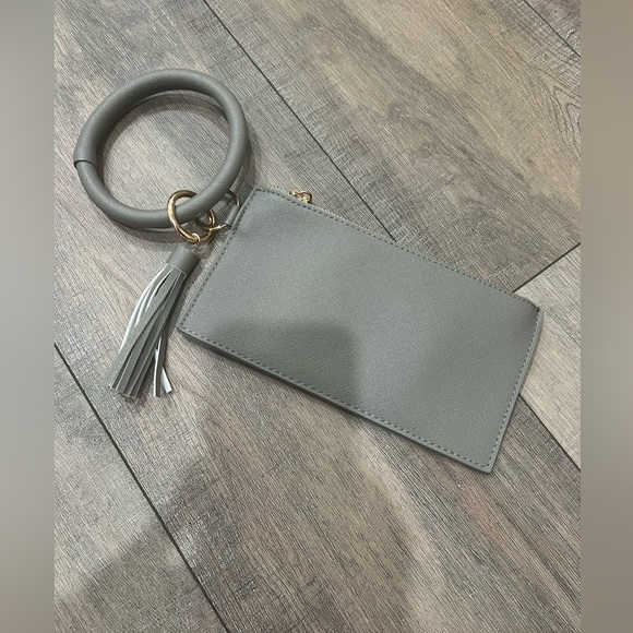 Grey Wristlet with a little keychain tassel! - Picture 1 of 6